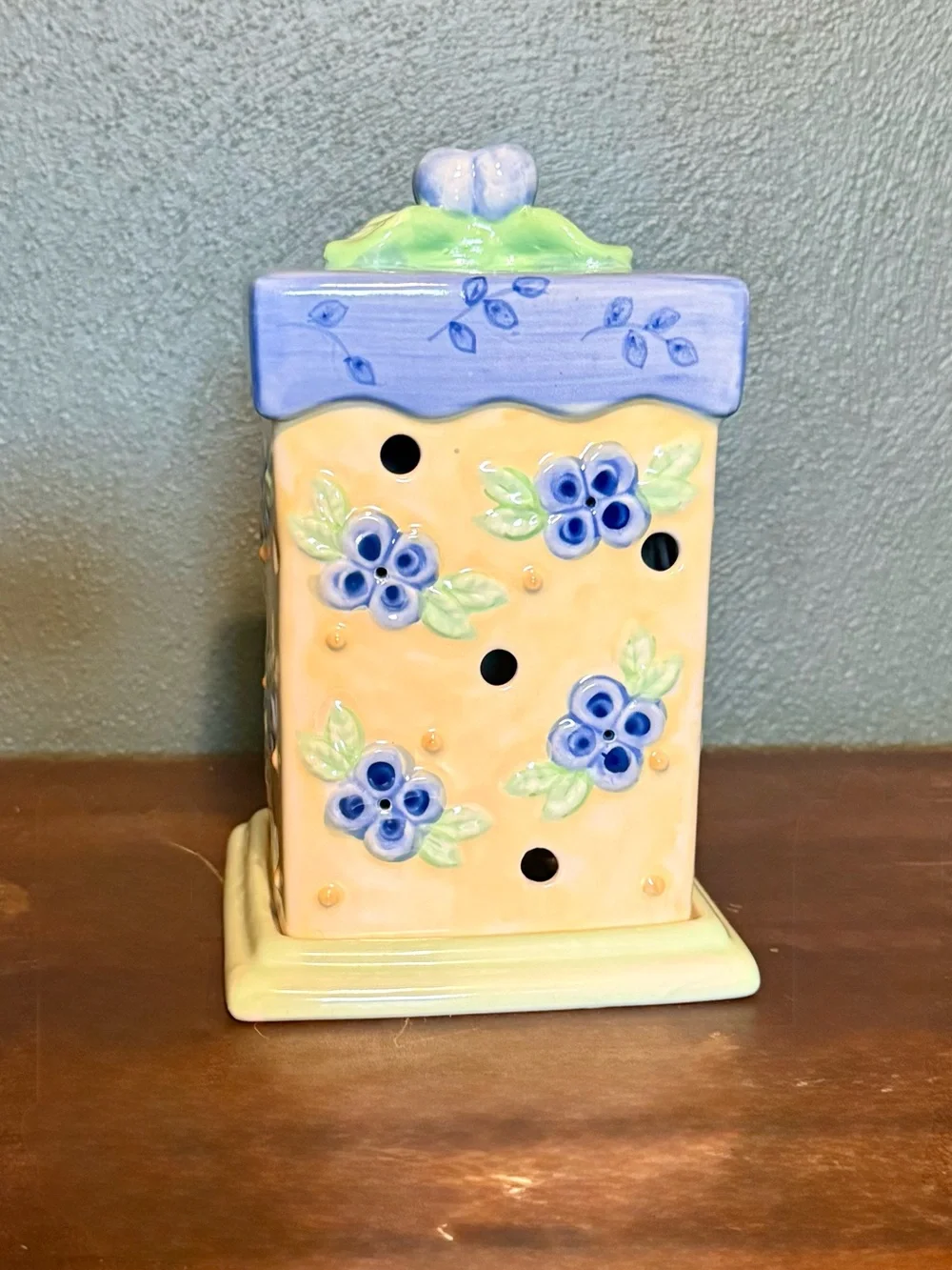 Ceramic Floral Lantern in Cream & Lavender